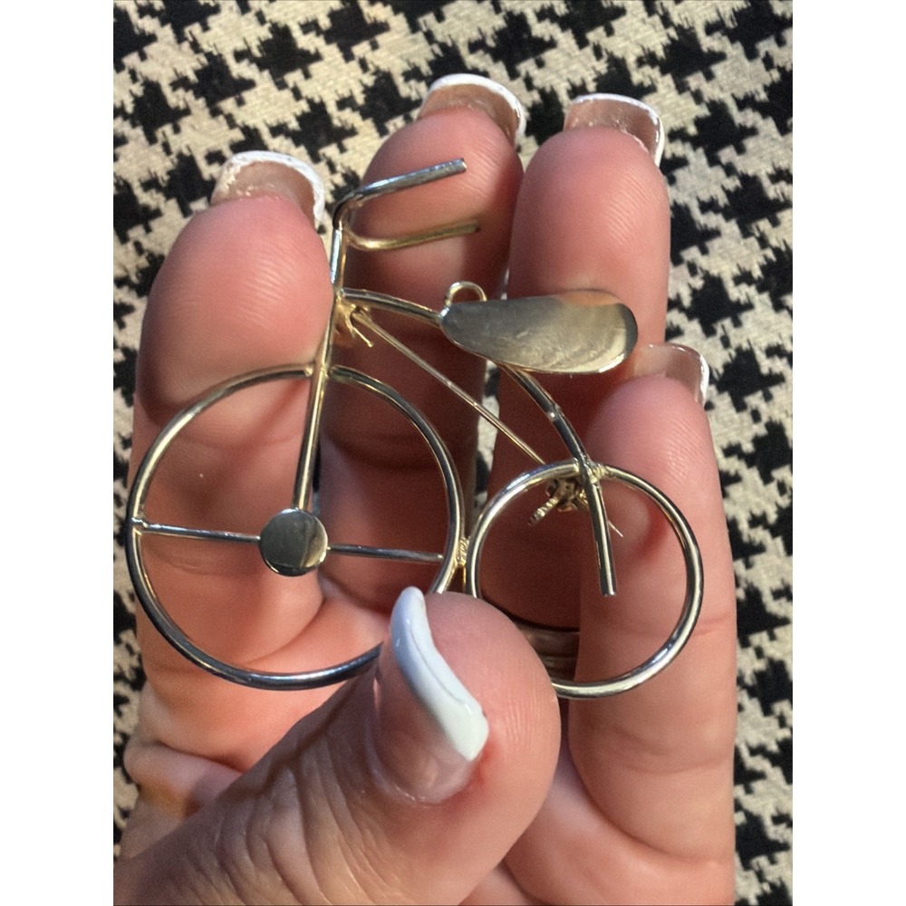Vintage Gold Tone Single Seat Bicycle Bike Brooch Pin Or‎ Pendant 2x2"